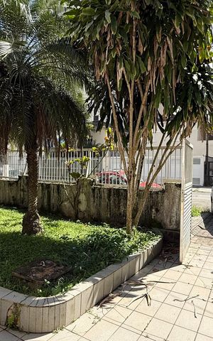 Casa para alugar com 130m², 5 quartos e 1 vaga Casa para alugar com 130m², 5 quartos e 1 vagaFachada