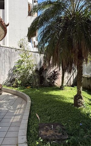 Casa para alugar com 130m², 5 quartos e 1 vaga Casa para alugar com 130m², 5 quartos e 1 vagaFachada