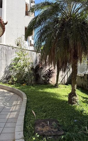 Casa para alugar com 130m², 5 quartos e 1 vaga Casa para alugar com 130m², 5 quartos e 1 vagaFachada