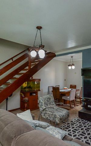Casa à venda com 150m², 3 quartos e 2 vagas Casa à venda com 150m², 3 quartos e 2 vagasSala