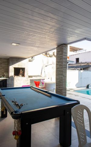 Casa à venda com 200m², 4 quartos e 2 vagas Casa à venda com 200m², 4 quartos e 2 vagasChurrasqueira