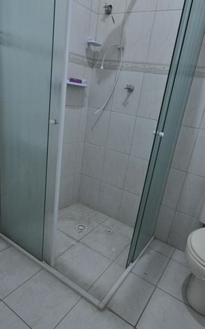 Casa para alugar com 370m², 4 quartos e 5 vagasBanheiro de serviço
