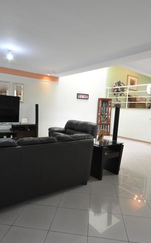 Casa para alugar com 370m², 4 quartos e 5 vagasSala
