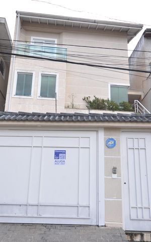 Casa para alugar com 370m², 4 quartos e 5 vagasFachada