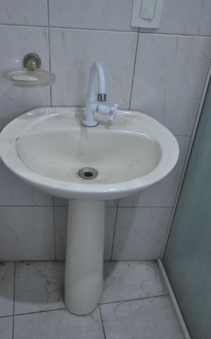 Casa para alugar com 370m², 4 quartos e 5 vagasBanheiro de serviço