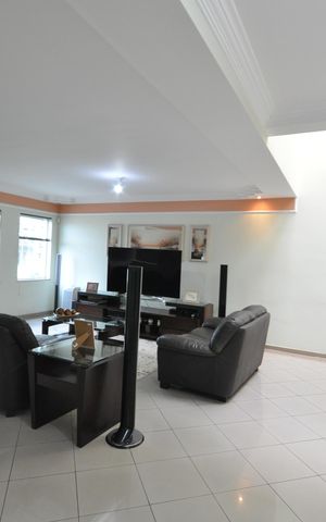 Casa para alugar com 370m², 4 quartos e 5 vagasSala