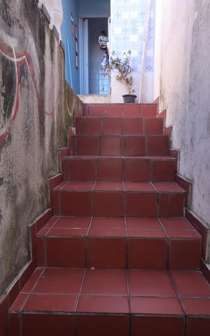 Casa à venda com 88m², 2 quartos e 1 vagaEscada