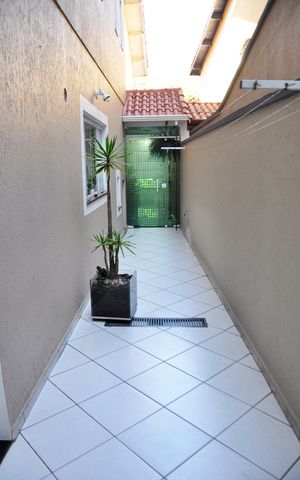 Casa à venda com 260m², 3 quartos e 4 vagas Casa à venda com 260m², 3 quartos e 4 vagasDetalhe - Corredor Externo