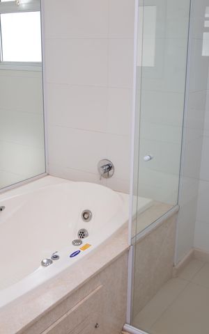 Apartamento para alugar com 570m², 3 quartos e 4 vagas Apartamento para alugar com 570m², 3 quartos e 4 vagasBanheiro da Suíte