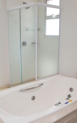Apartamento para alugar com 570m², 3 quartos e 4 vagas Apartamento para alugar com 570m², 3 quartos e 4 vagasBanheiro da Suíte