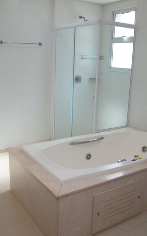 Apartamento para alugar com 570m², 3 quartos e 4 vagas Apartamento para alugar com 570m², 3 quartos e 4 vagasBanheiro da Suíte
