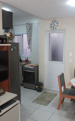 Casa de condomínio à venda com 130m², 2 quartos e 2 vagasSala