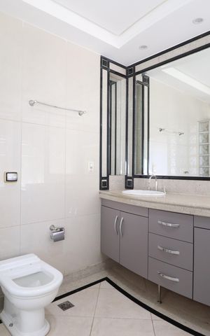 Apartamento para alugar com 217m², 3 quartos e 2 vagasBanheiro do Quarto 3