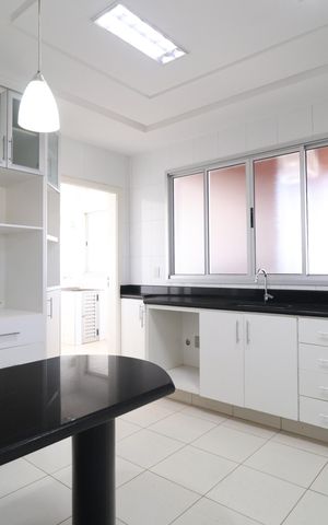Apartamento para alugar com 217m², 3 quartos e 2 vagasCozinha