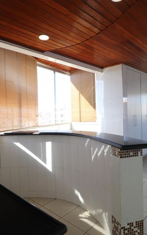 Apartamento para alugar com 217m², 3 quartos e 2 vagasVaranda