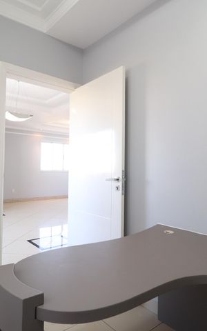 Apartamento para alugar com 217m², 3 quartos e 2 vagasEscritório