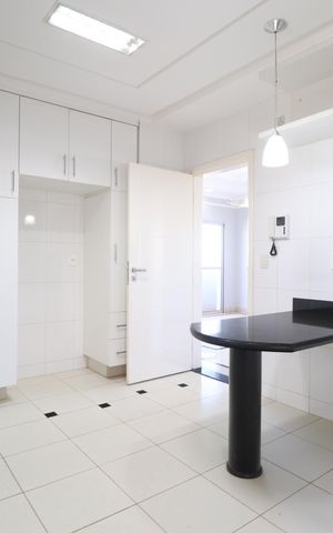 Apartamento para alugar com 217m², 3 quartos e 2 vagasCozinha