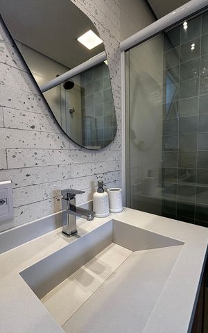 Apartamento à venda com 73m², 2 quartos e 2 vagas Apartamento à venda com 73m², 2 quartos e 2 vagasBanheiro da Suíte