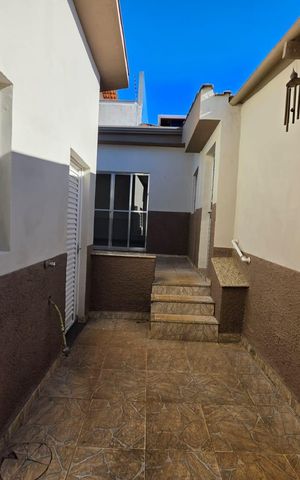 Casa à venda com 128m², 3 quartos e 2 vagas Casa à venda com 128m², 3 quartos e 2 vagasÁrea externa