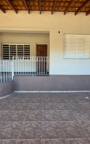 Casa à venda com 128m², 3 quartos e 2 vagas Casa à venda com 128m², 3 quartos e 2 vagasÁrea externa