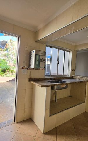 Casa à venda com 128m², 3 quartos e 2 vagas Casa à venda com 128m², 3 quartos e 2 vagasCozinha