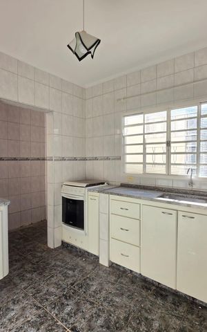 Casa à venda com 128m², 3 quartos e 2 vagas Casa à venda com 128m², 3 quartos e 2 vagasCozinha