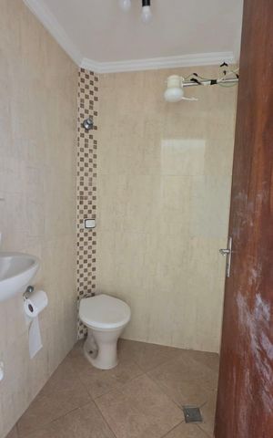 Casa à venda com 128m², 3 quartos e 2 vagas Casa à venda com 128m², 3 quartos e 2 vagasBanheiro