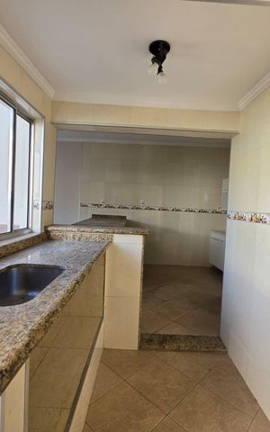 Casa à venda com 128m², 3 quartos e 2 vagas Casa à venda com 128m², 3 quartos e 2 vagasCozinha