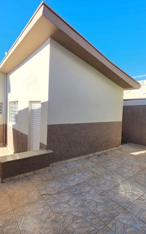 Casa à venda com 128m², 3 quartos e 2 vagas Casa à venda com 128m², 3 quartos e 2 vagasÁrea externa