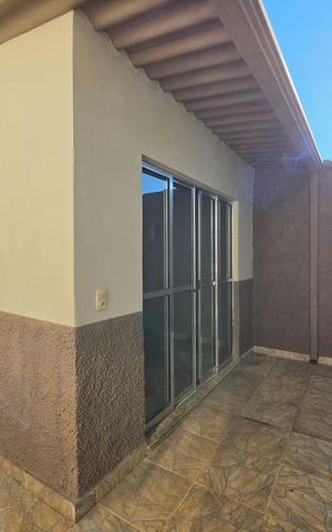 Casa à venda com 128m², 3 quartos e 2 vagas Casa à venda com 128m², 3 quartos e 2 vagasÁrea externa