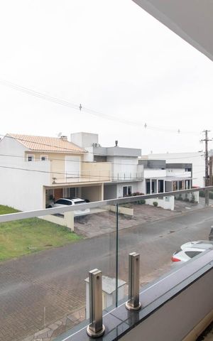 Casa de condomínio à venda com 200m², 4 quartos e 2 vagas Casa de condomínio à venda com 200m², 4 quartos e 2 vagasVaranda do Quarto 3