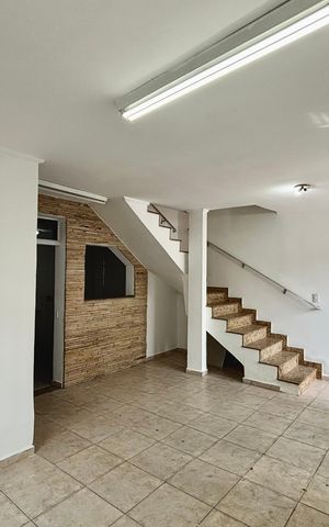 Casa para alugar com 100m², 3 quartos e 2 vagas Casa para alugar com 100m², 3 quartos e 2 vagasSala