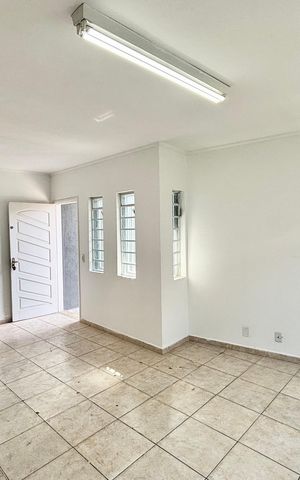 Casa para alugar com 100m², 3 quartos e 2 vagas Casa para alugar com 100m², 3 quartos e 2 vagasSala