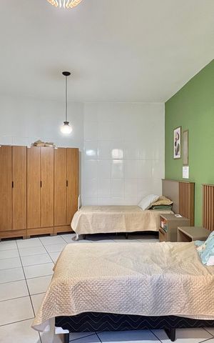 Casa à venda com 236m², 7 quartos e 2 vagas Casa à venda com 236m², 7 quartos e 2 vagasQuarto