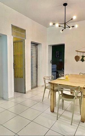 Casa à venda com 236m², 7 quartos e 2 vagas Casa à venda com 236m², 7 quartos e 2 vagasSala