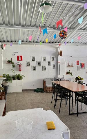 Casa à venda com 236m², 7 quartos e 2 vagas Casa à venda com 236m², 7 quartos e 2 vagasÁrea comum - Primeiro andar