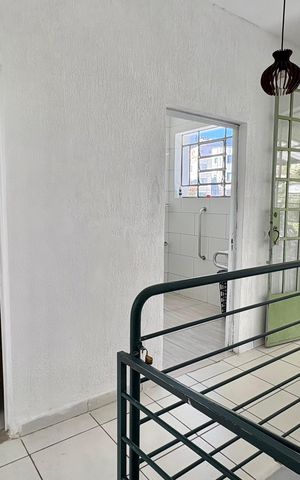 Casa à venda com 236m², 7 quartos e 2 vagas Casa à venda com 236m², 7 quartos e 2 vagasÁrea comum - Segundo andar