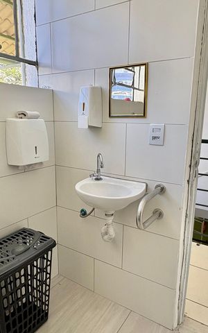 Casa à venda com 236m², 7 quartos e 2 vagas Casa à venda com 236m², 7 quartos e 2 vagasBanheiro