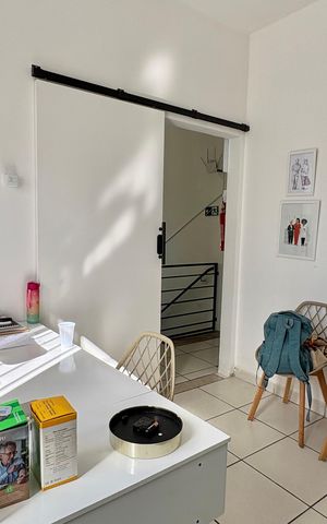 Casa à venda com 236m², 7 quartos e 2 vagas Casa à venda com 236m², 7 quartos e 2 vagasQuarto