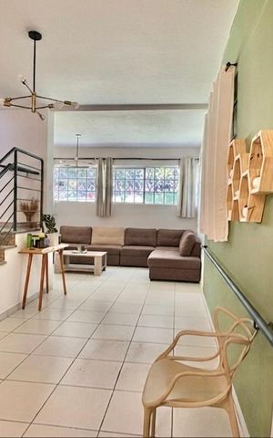 Casa à venda com 236m², 7 quartos e 2 vagas Casa à venda com 236m², 7 quartos e 2 vagasSala