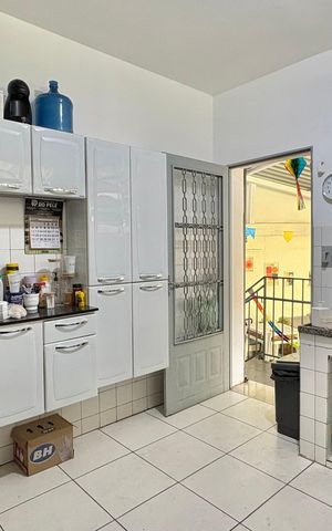 Casa à venda com 236m², 7 quartos e 2 vagas Casa à venda com 236m², 7 quartos e 2 vagasCozinha
