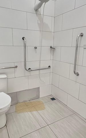 Casa à venda com 236m², 7 quartos e 2 vagas Casa à venda com 236m², 7 quartos e 2 vagasBanheiro