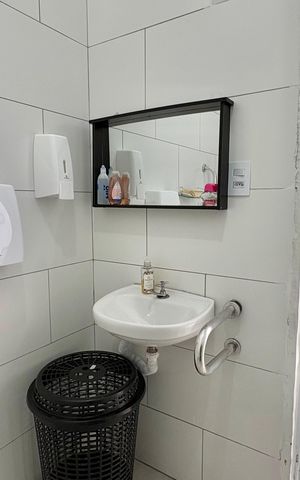 Casa à venda com 236m², 7 quartos e 2 vagas Casa à venda com 236m², 7 quartos e 2 vagasBanheiro