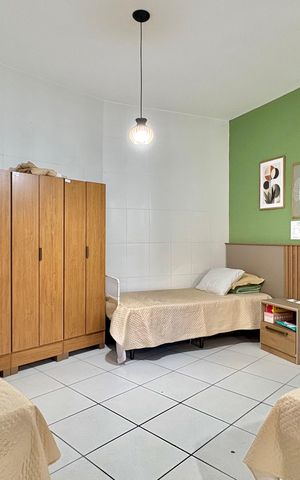 Casa à venda com 236m², 7 quartos e 2 vagas Casa à venda com 236m², 7 quartos e 2 vagasQuarto