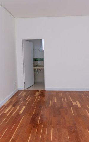 Casa de condomínio à venda com 667m², 5 quartos e 6 vagas Casa de condomínio à venda com 667m², 5 quartos e 6 vagasQuarto