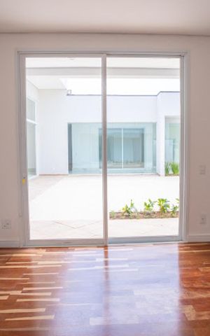Casa de condomínio à venda com 667m², 5 quartos e 6 vagas Casa de condomínio à venda com 667m², 5 quartos e 6 vagasQuarto
