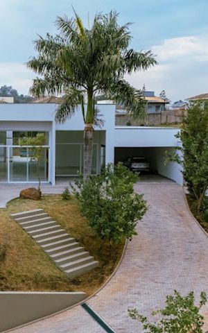 Casa de condomínio à venda com 667m², 5 quartos e 6 vagas Casa de condomínio à venda com 667m², 5 quartos e 6 vagasÁrea externa