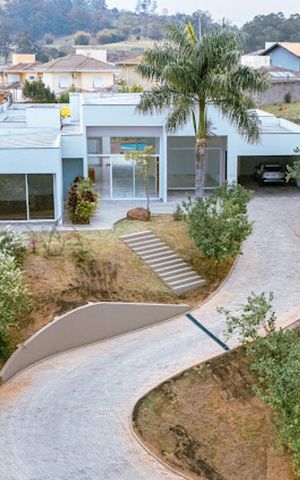 Casa de condomínio à venda com 667m², 5 quartos e 6 vagas Casa de condomínio à venda com 667m², 5 quartos e 6 vagasVista