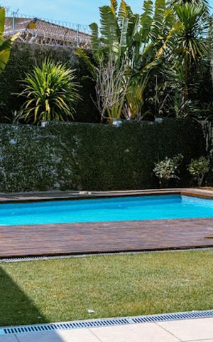 Casa de condomínio à venda com 667m², 5 quartos e 6 vagas Casa de condomínio à venda com 667m², 5 quartos e 6 vagasÁrea externa