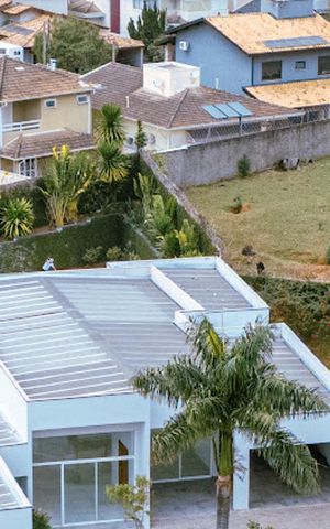 Casa de condomínio à venda com 667m², 5 quartos e 6 vagas Casa de condomínio à venda com 667m², 5 quartos e 6 vagasVista